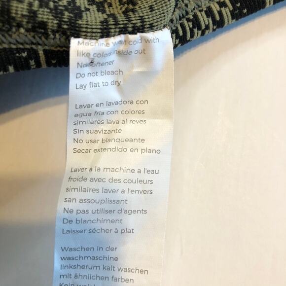 Fabletics Kamila Seamless Long-Sleeve Top Green Reptilia/Black Small - Picture 4 of 6